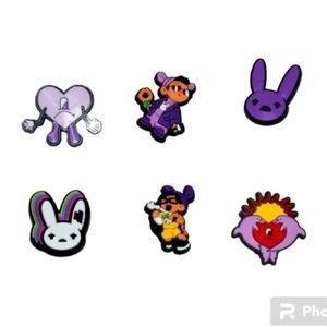 6 Bad Bunny, croc’s charms